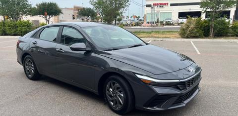 Hyundai Elantra 2024