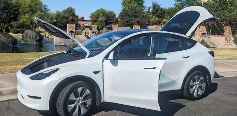 Tesla Model Y 2024