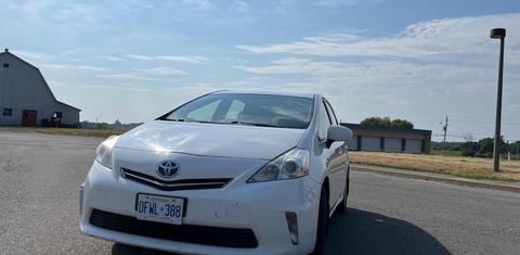 Toyota Prius v 2013
