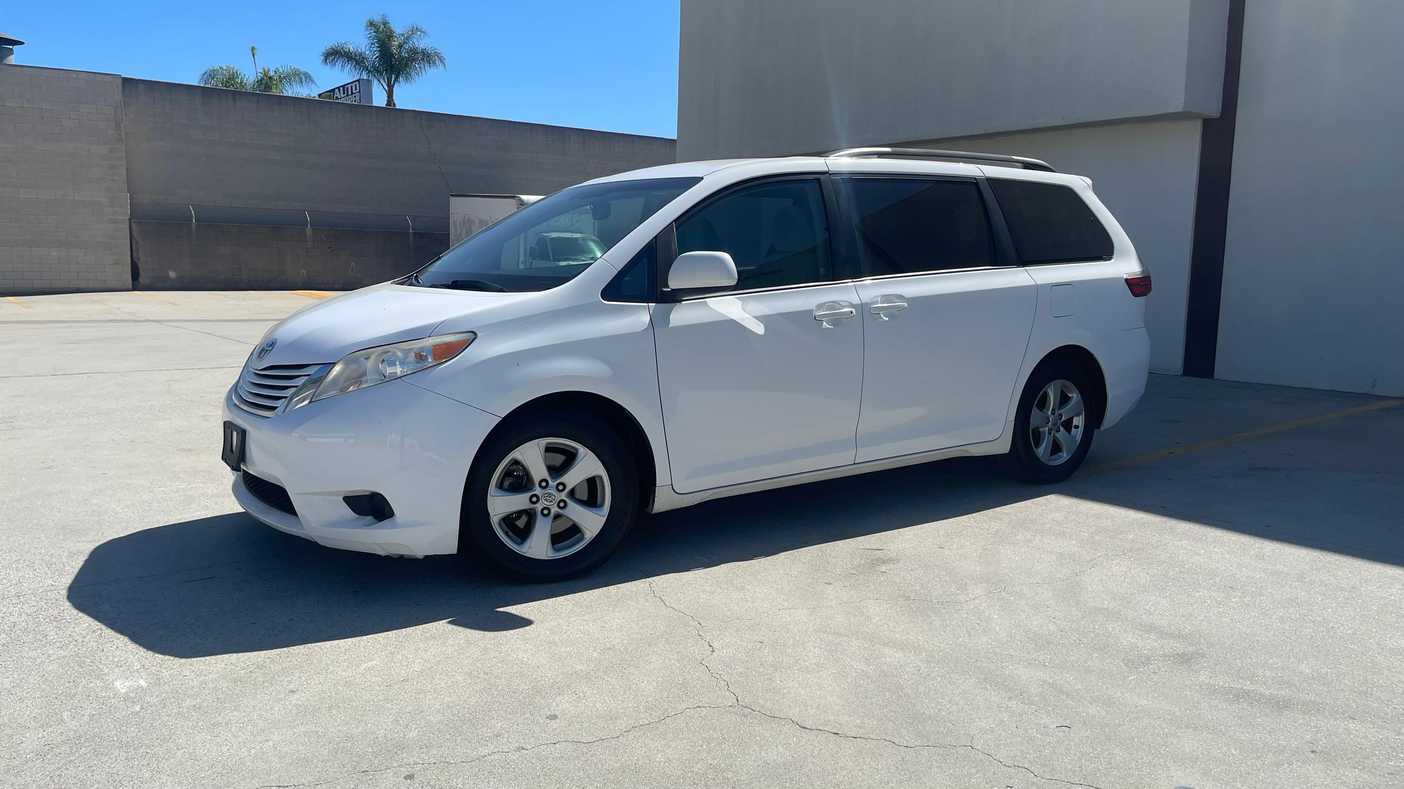 Toyota Sienna 2017 in Buena Park, CA