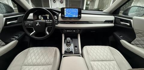 Mitsubishi Outlander 2023