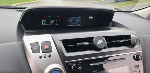 Toyota Prius v 2016