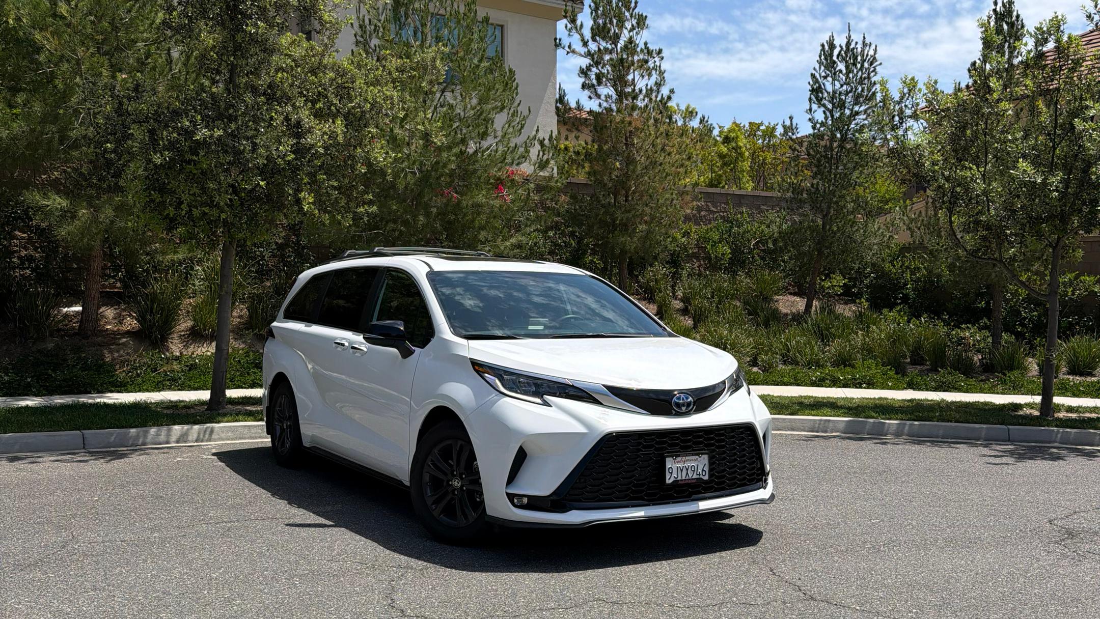 Toyota Sienna 2024 in Irvine, CA