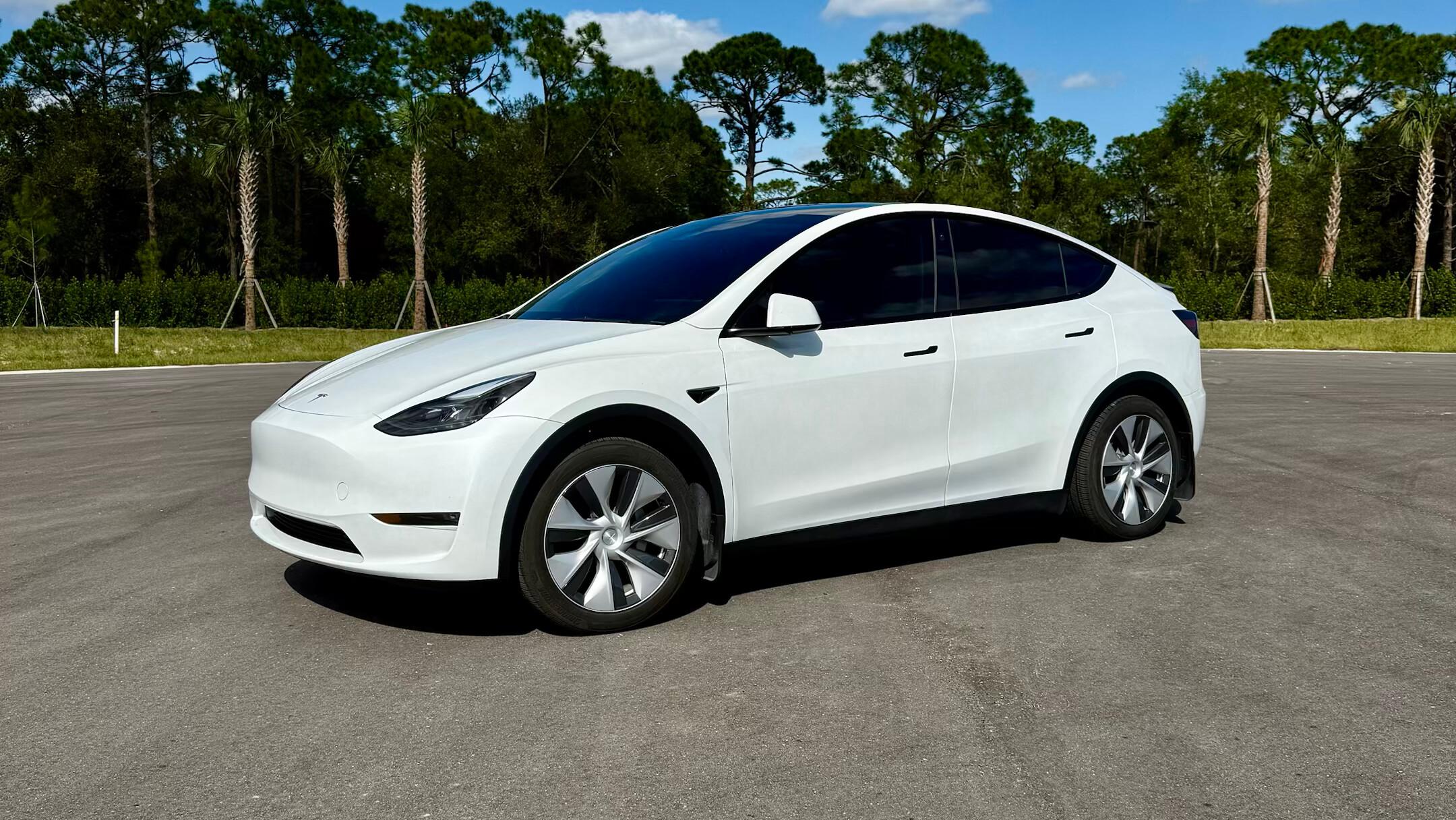 Tesla Model Y 2023 in Fort Myers, FL