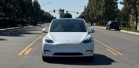 Tesla Model Y 2024