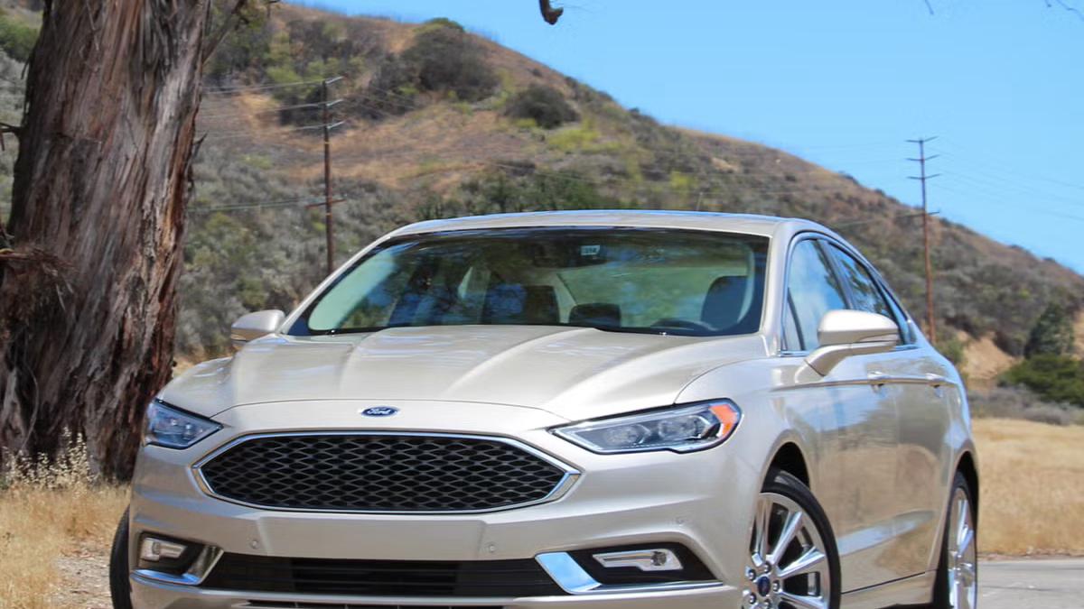 Ford Fusion Hybrid 2017 in 