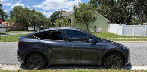 Tesla Model Y 2025