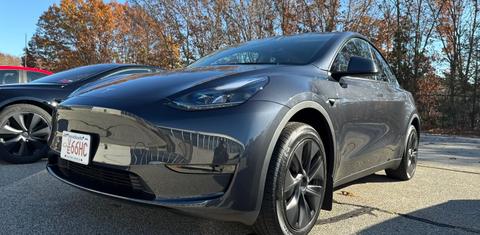 Tesla Model Y 2025