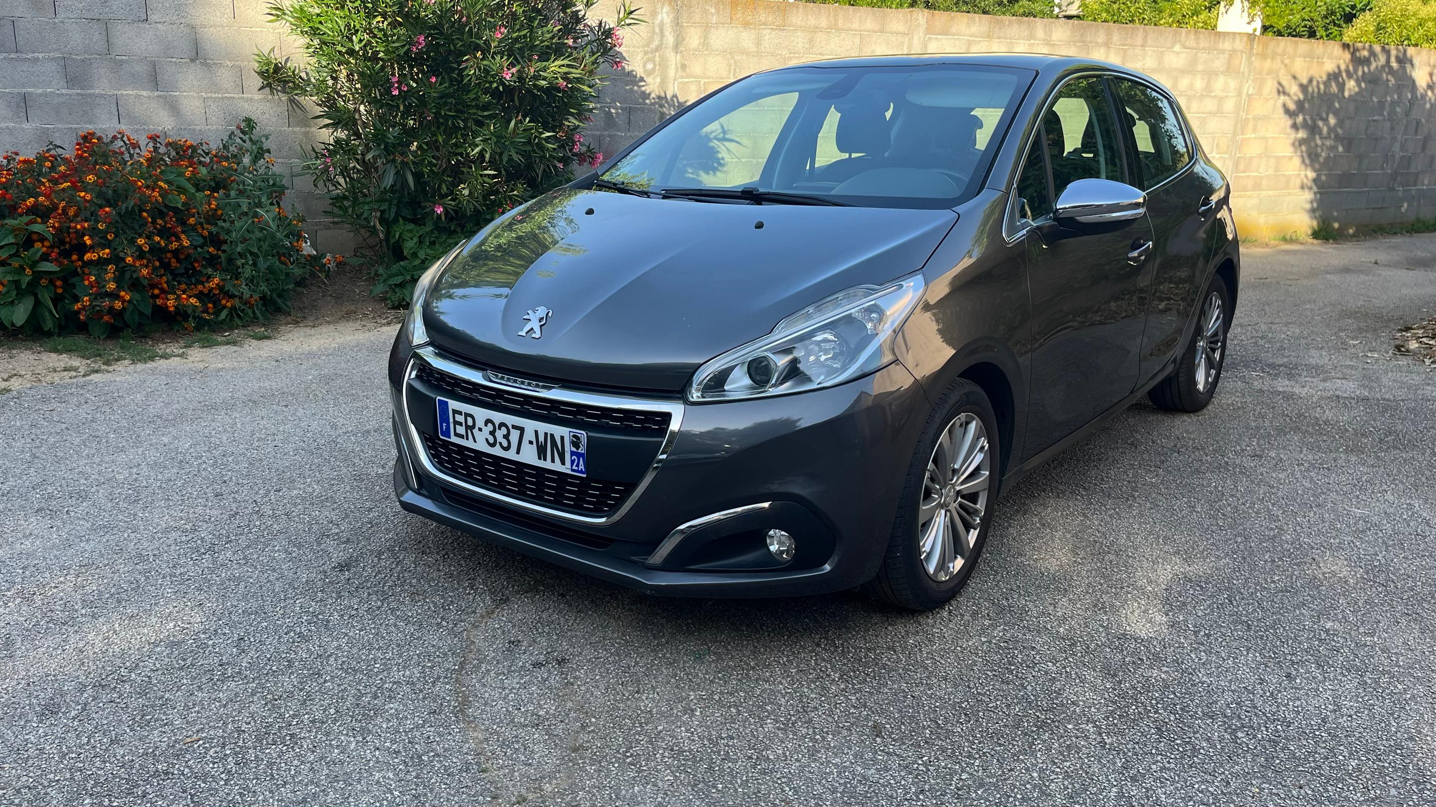 Peugeot 208 2017 in Ajaccio