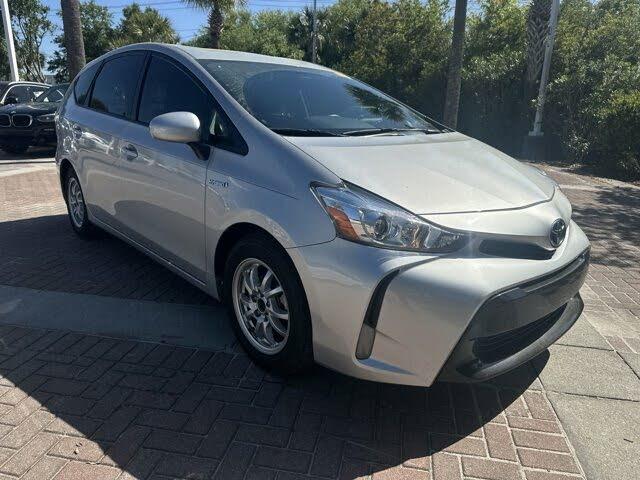 Toyota Prius v 2015 in 