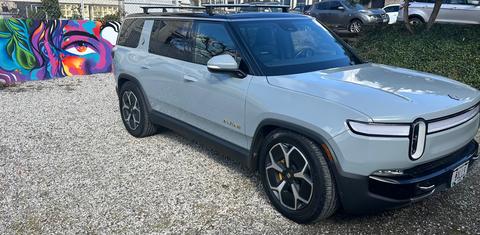 Rivian R1S 2023