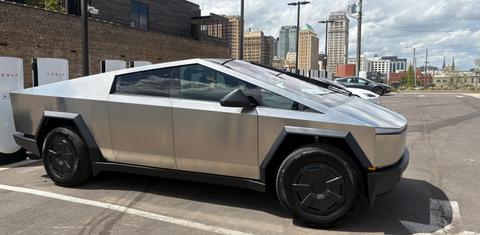 Tesla Cybertruck 2026