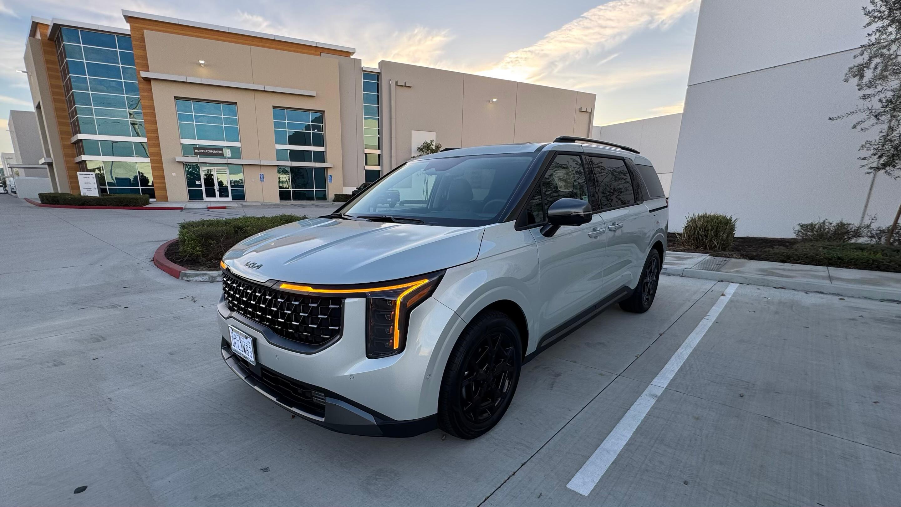 Kia Carnival Hybrid 2025 in Ontario, CA