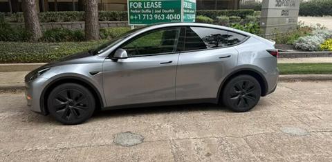 Tesla Model Y 2025