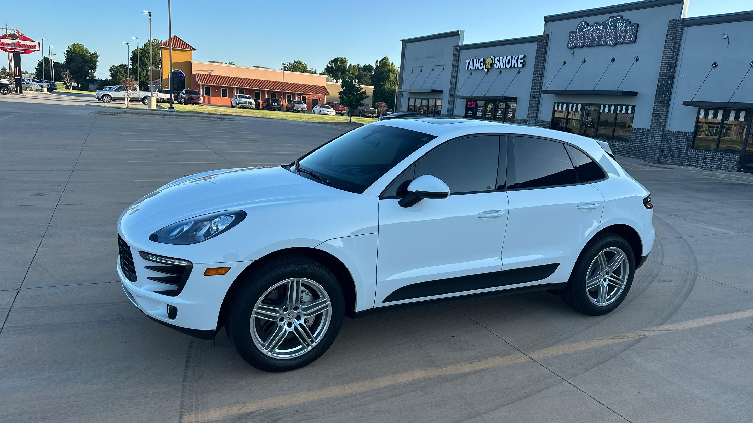 Porsche Macan 2015 in Newcastle, OK