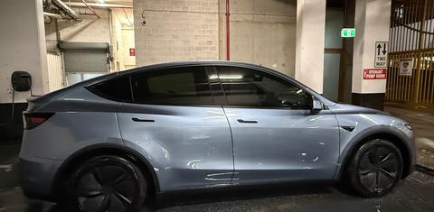 Tesla MODEL Y 2025
