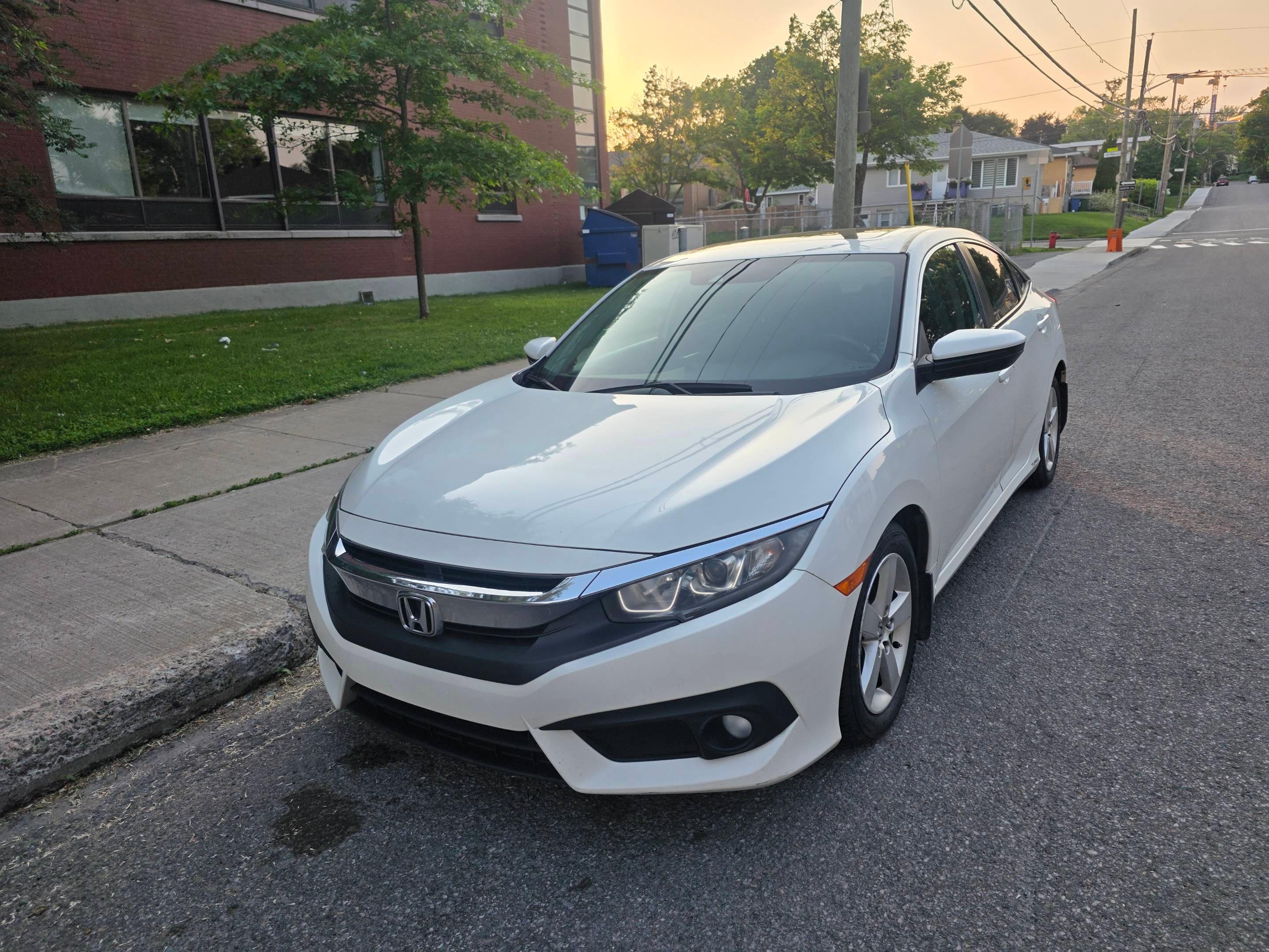 Honda Civic 2016 in Québec, QC