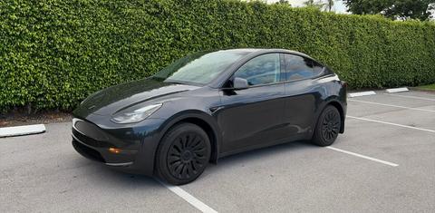 Tesla Model Y 2024