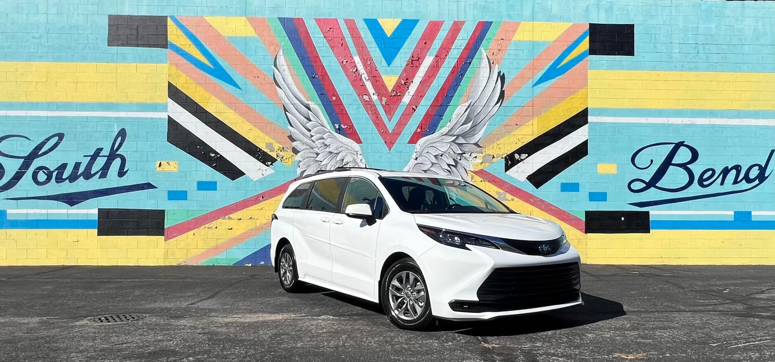 Toyota Sienna 2024 in South Bend, IN