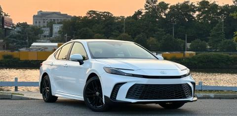 Toyota Camry Hybrid 2025