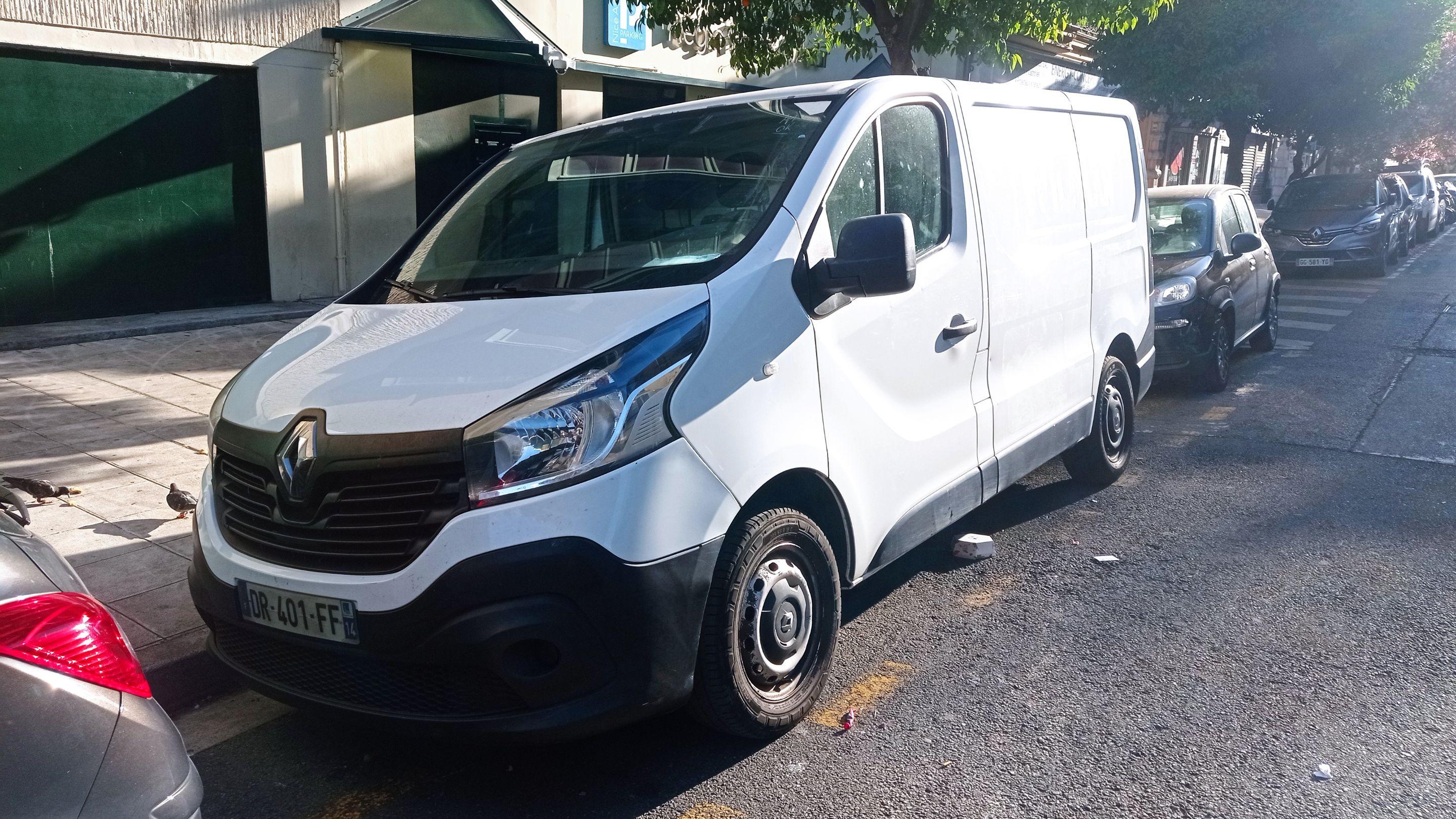 Renault TRAFIC III 2015 à Nice