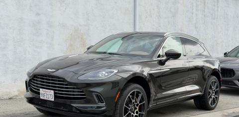 Aston Martin DBX 2021