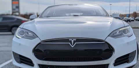 Tesla Model S 2015