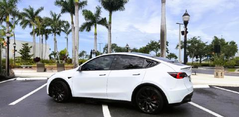 Tesla Model Y 2024