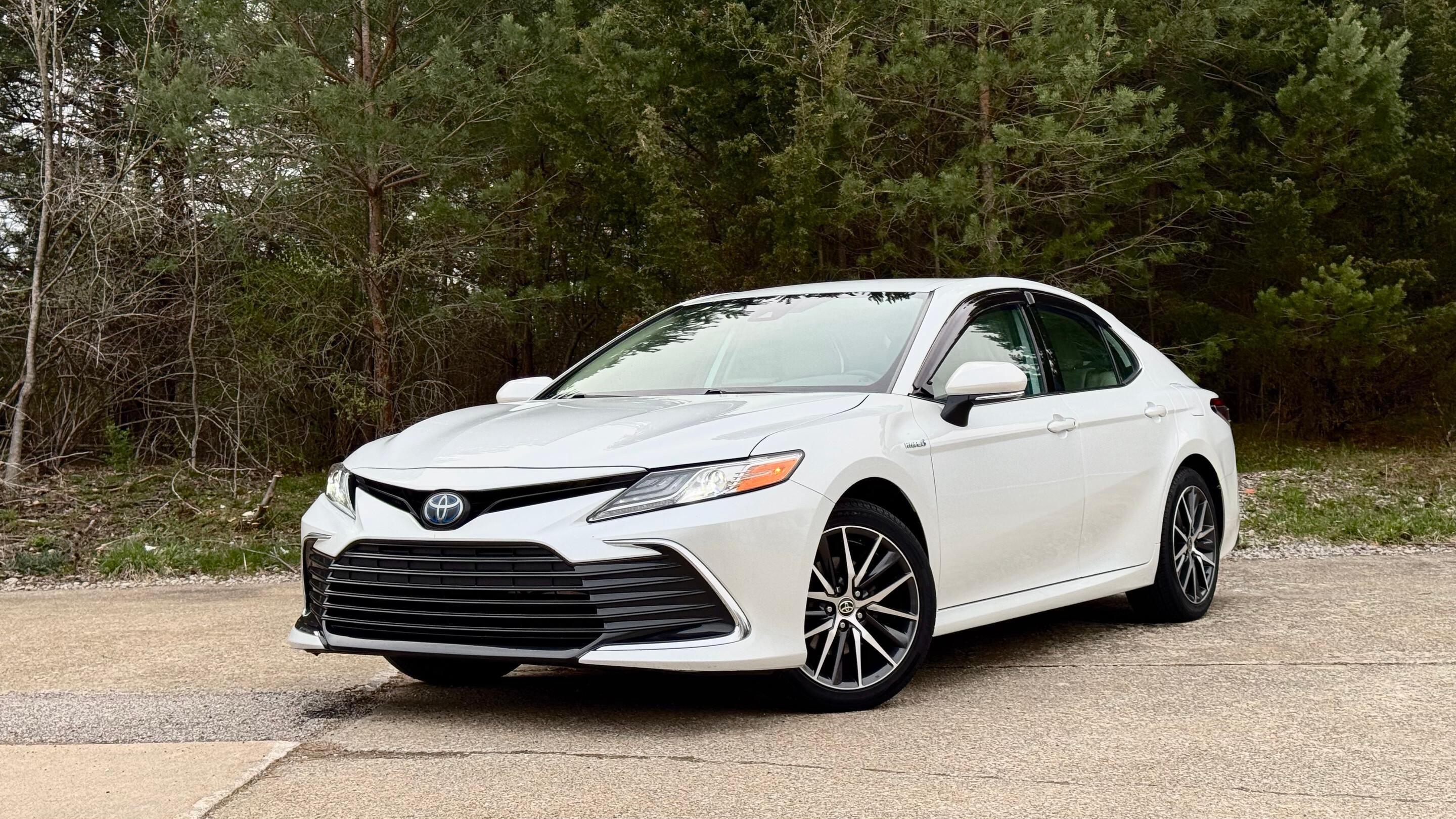 Toyota Camry Hybrid 2021 in North Royalton, OH