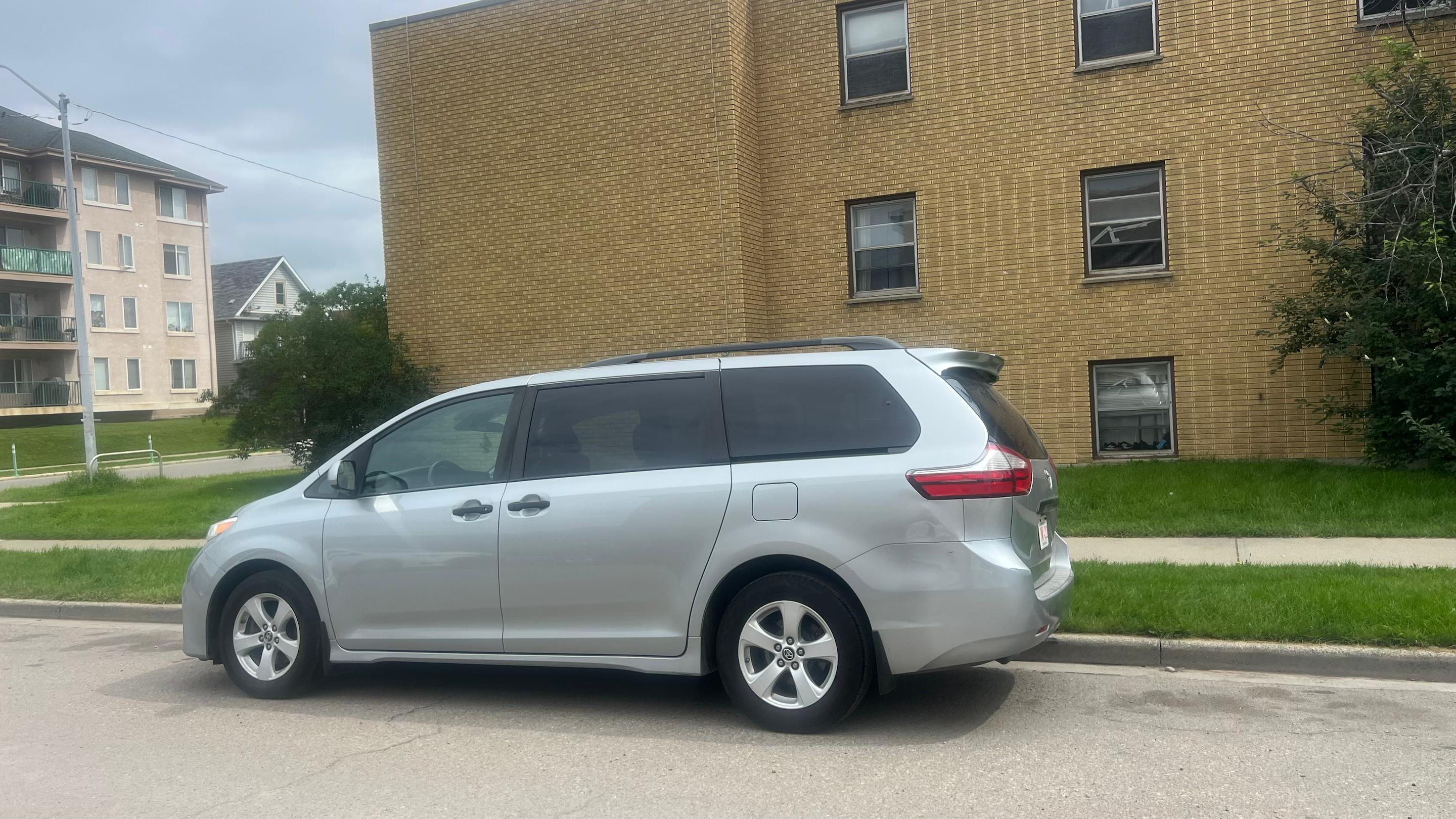 Toyota Sienna 2019 in Calgary, AB