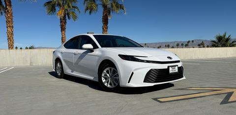 Toyota Camry Hybrid 2026