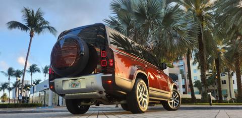 Land Rover Defender 2025