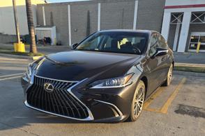 Lexus ES car