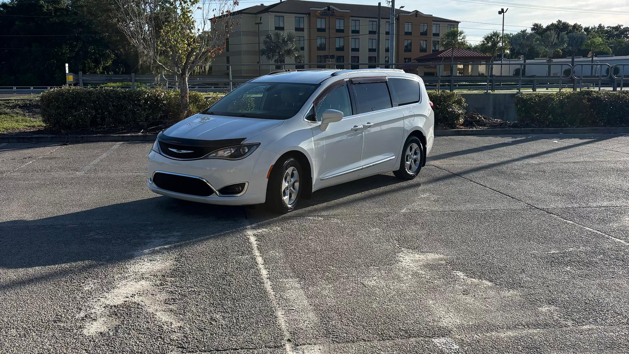 Chrysler Pacifica 2017 in Brandon, FL