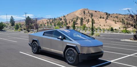 Tesla Cybertruck 2025