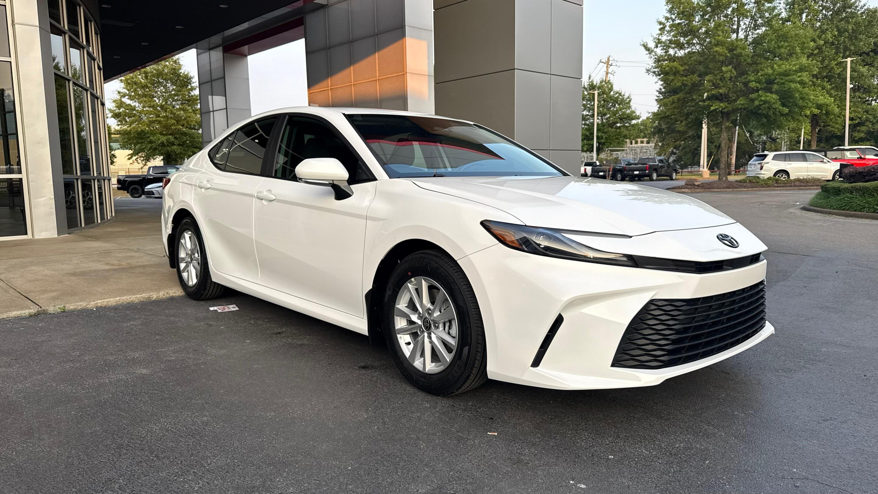 Toyota Camry Hybrid 2025 in Memphis, TN