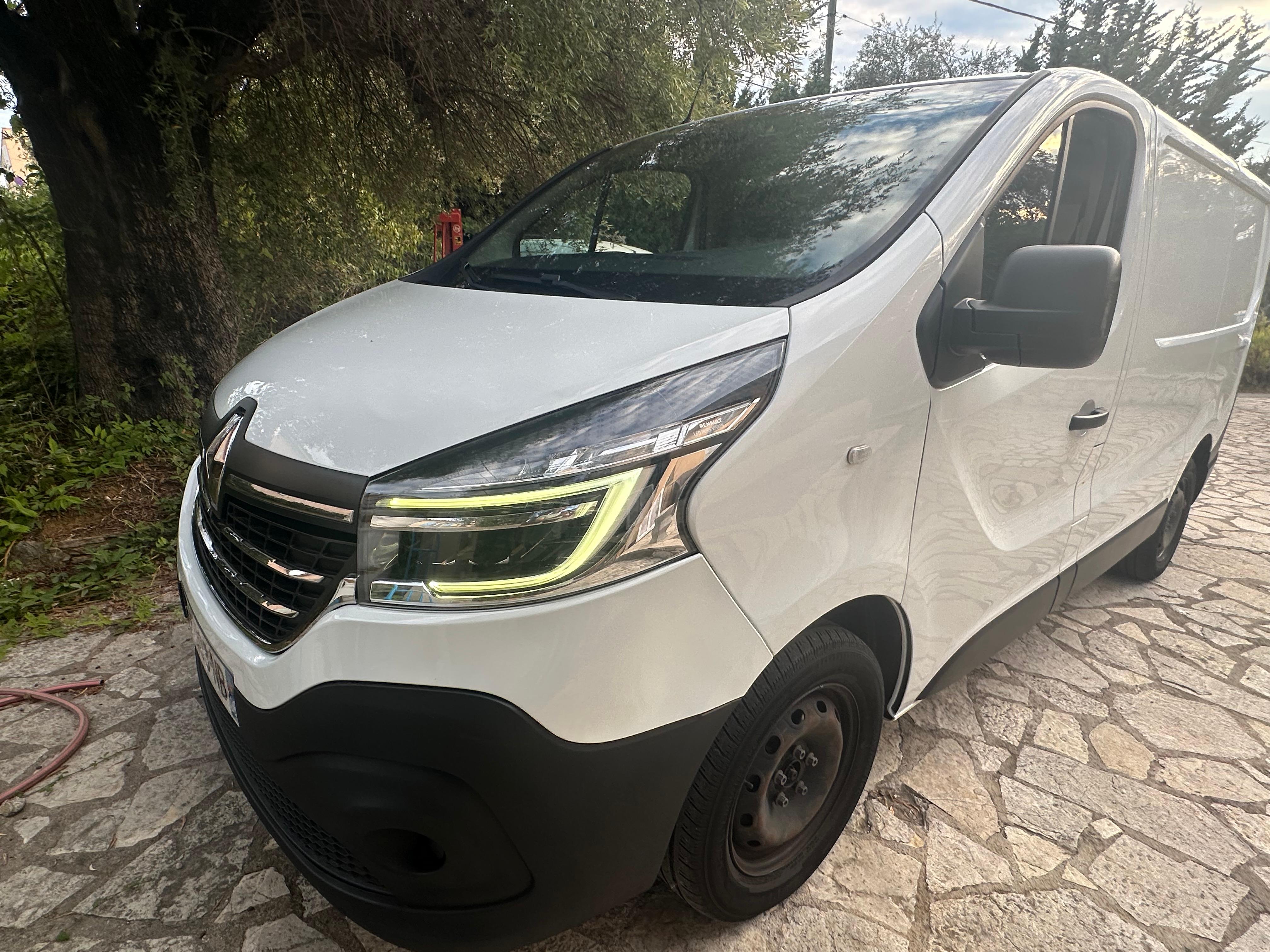 Renault TRAFIC III 2020 à Nice