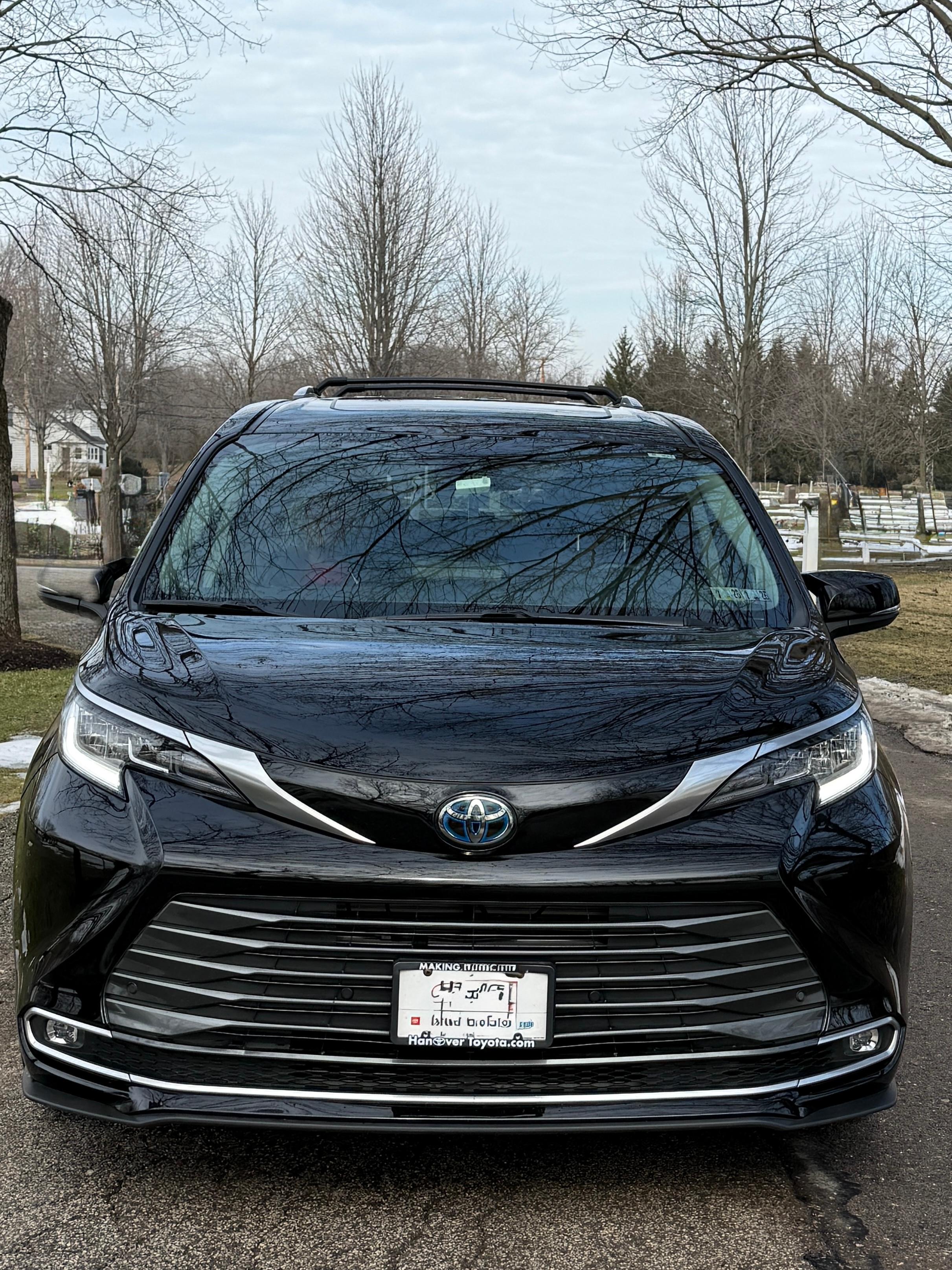 Toyota Sienna 2023 in Seven Hills, OH