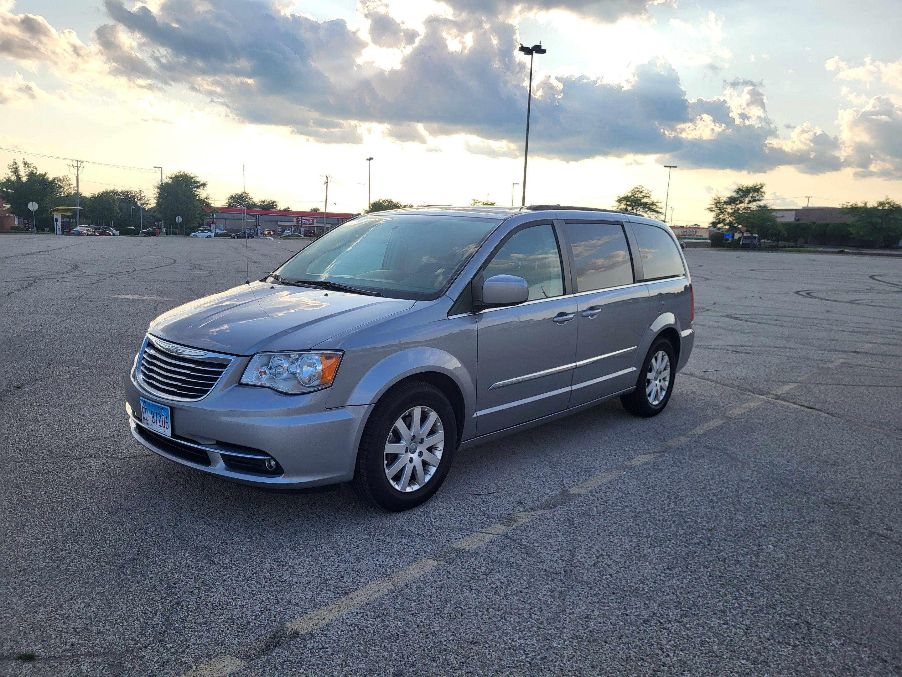 Chrysler Town & Country 2016 in Mundelein, IL