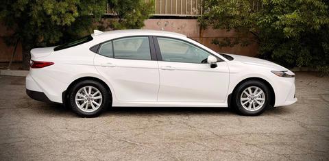 Toyota Camry Hybrid 2026