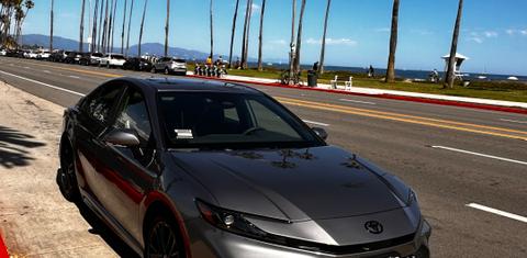Toyota Camry Hybrid 2025