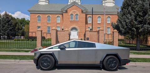 Tesla Cybertruck 2025