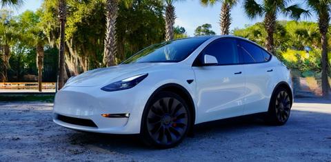 Tesla Model Y 2025
