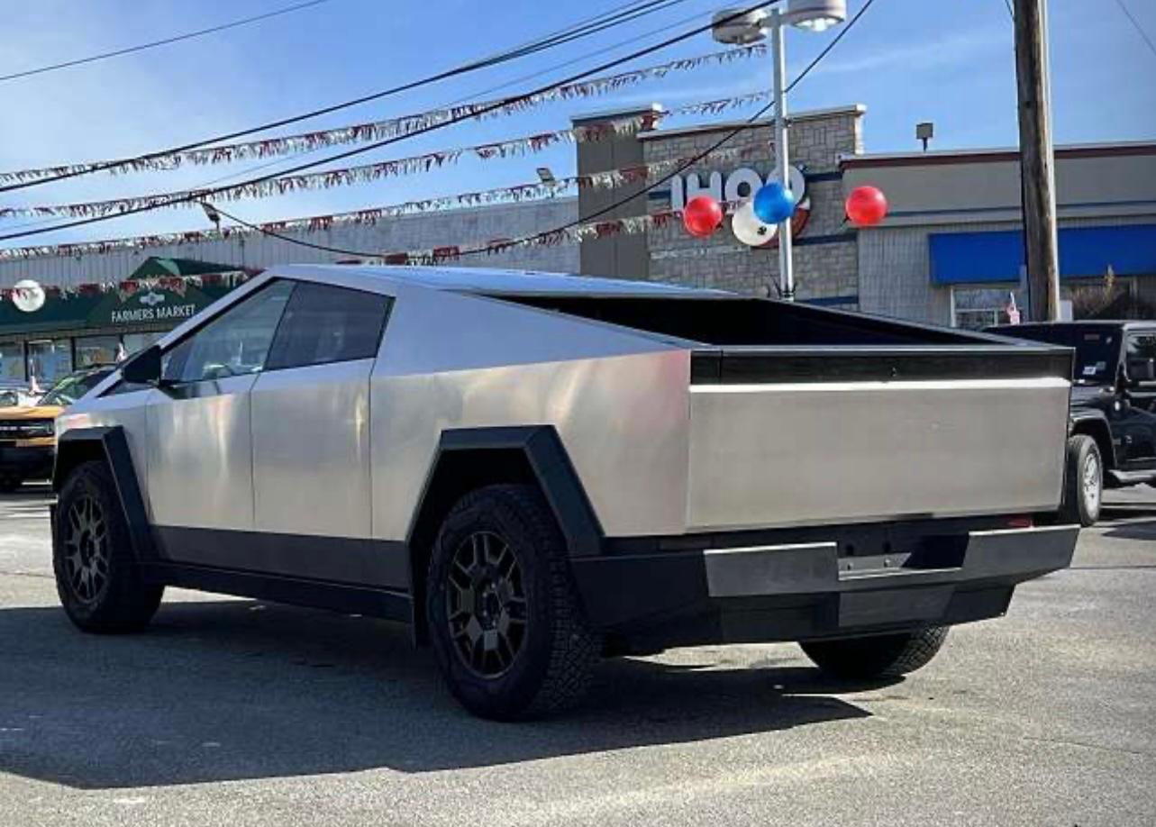 Tesla Cybertruck 2024 in Newburgh, NY