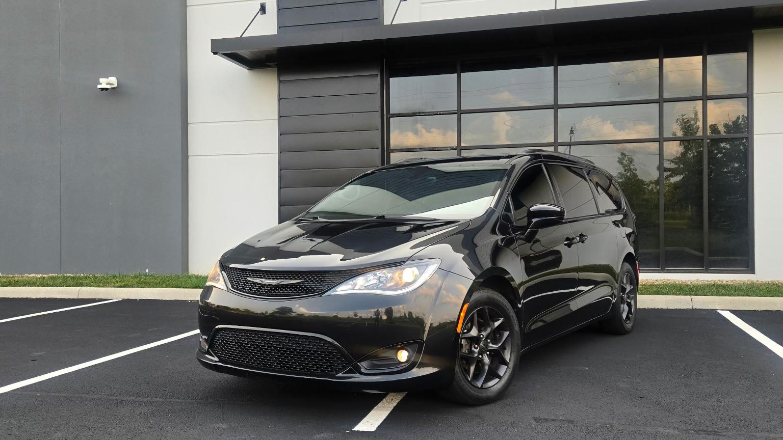 Chrysler Pacifica 2018 in Canal Winchester, OH