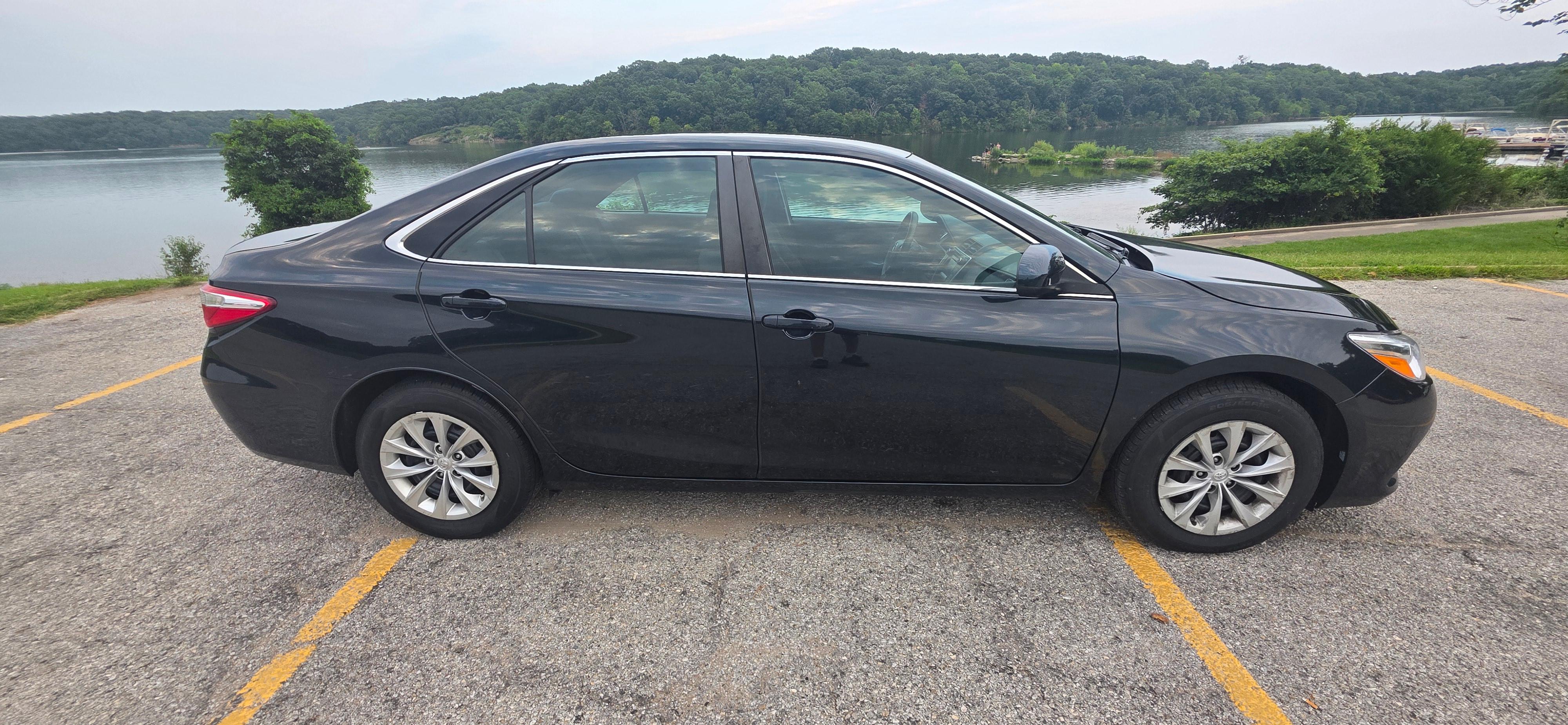 Toyota Camry 2015 in Lee's Summit, MO