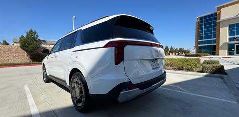 Kia Carnival Hybrid 2025