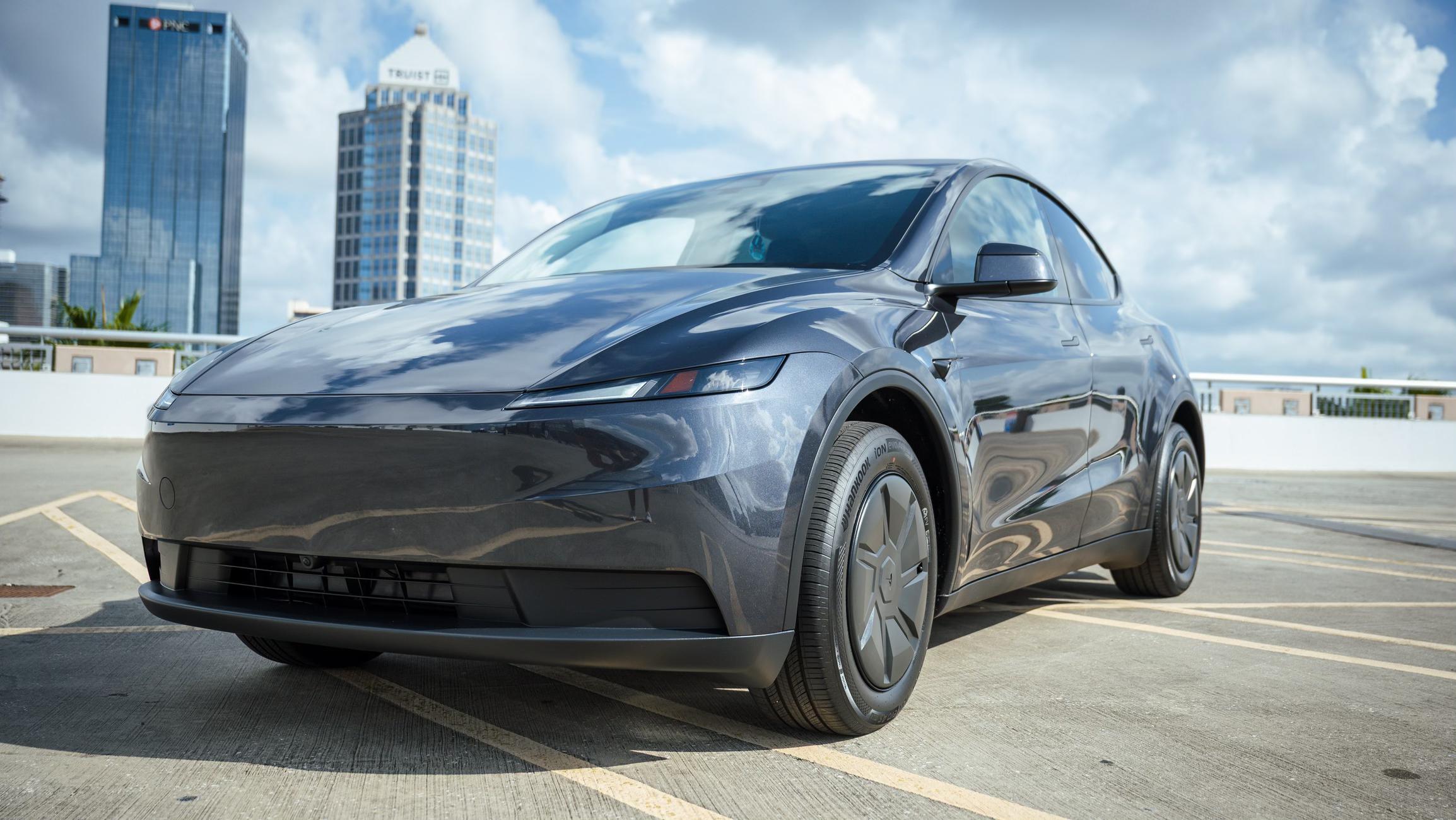 Tesla Model Y 2026 in Tampa, FL