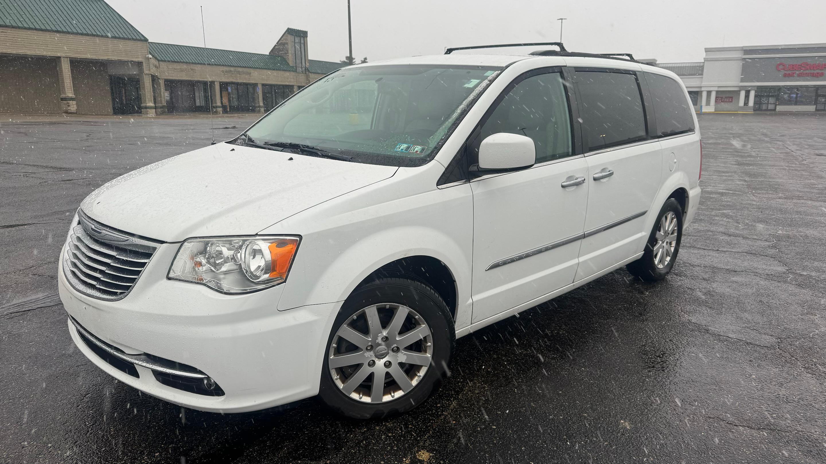 Chrysler Town & Country 2016 in Flint, MI