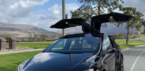 Tesla Model X 2025